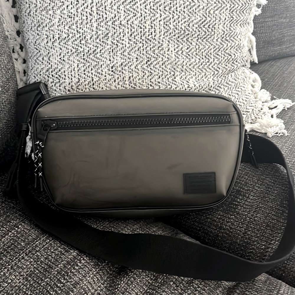 Banana Republic mens fanny pack